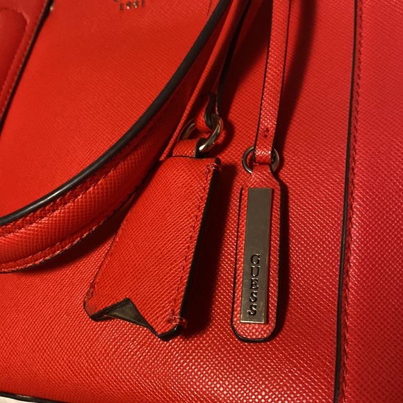 COPY - Guess red handbag - Picture 2 of 6